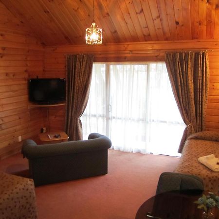 Alpine Lodge Motel Hanmer Springs Bagian luar foto