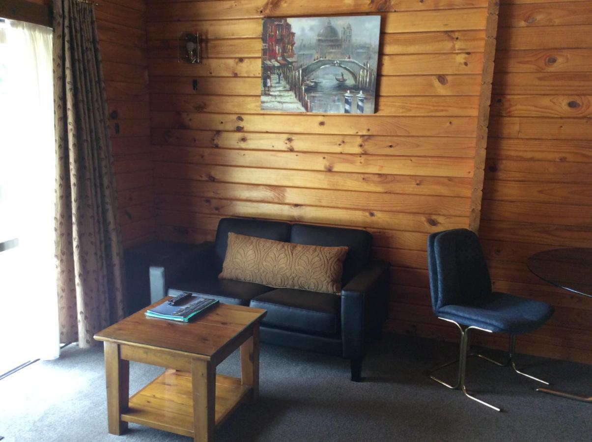 Alpine Lodge Motel Hanmer Springs Bagian luar foto
