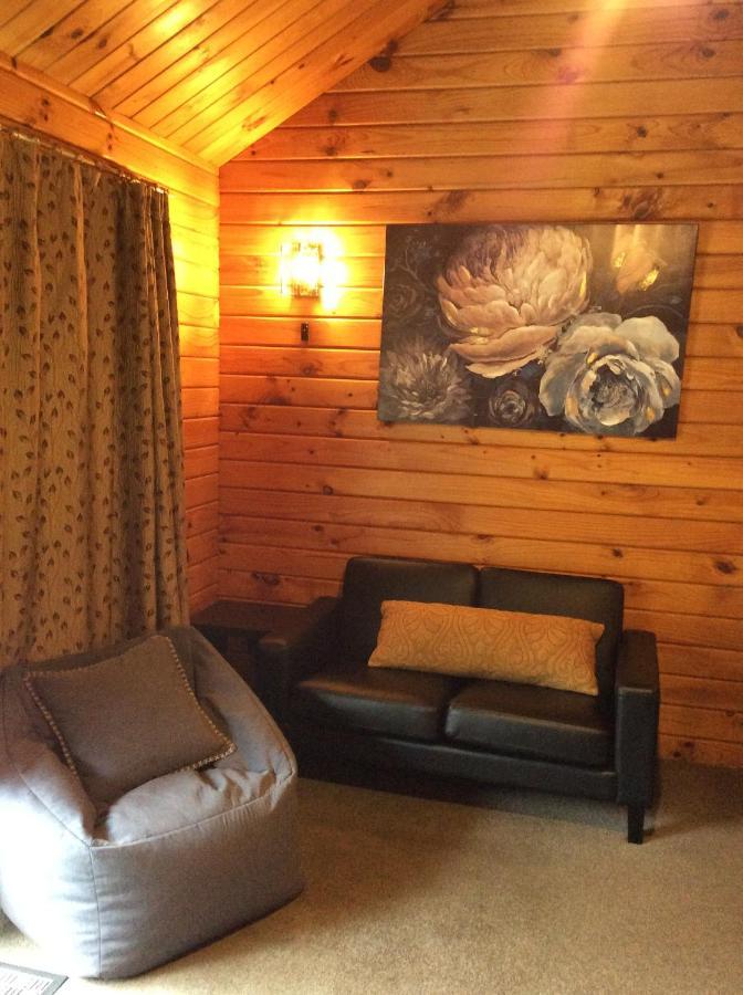 Alpine Lodge Motel Hanmer Springs Bagian luar foto