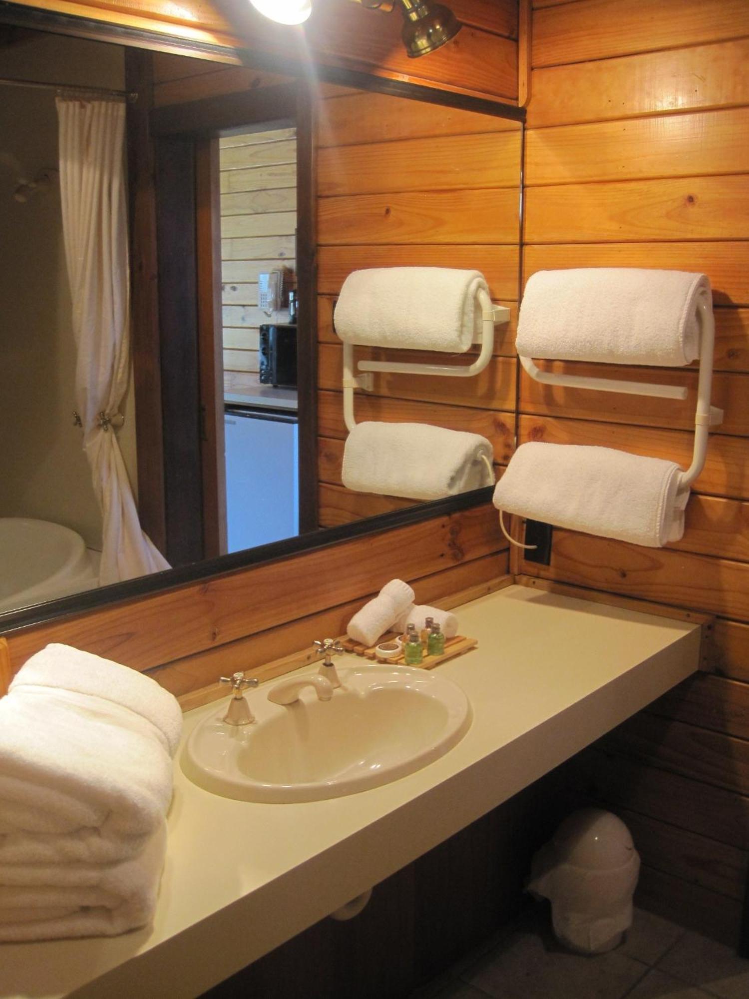 Alpine Lodge Motel Hanmer Springs Bagian luar foto
